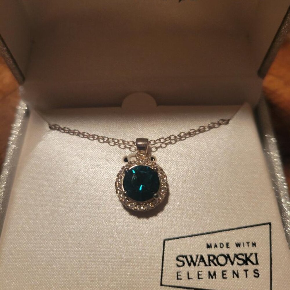 Shine Silver Plated Emerald Green Swarovski Element Crystal Necklace